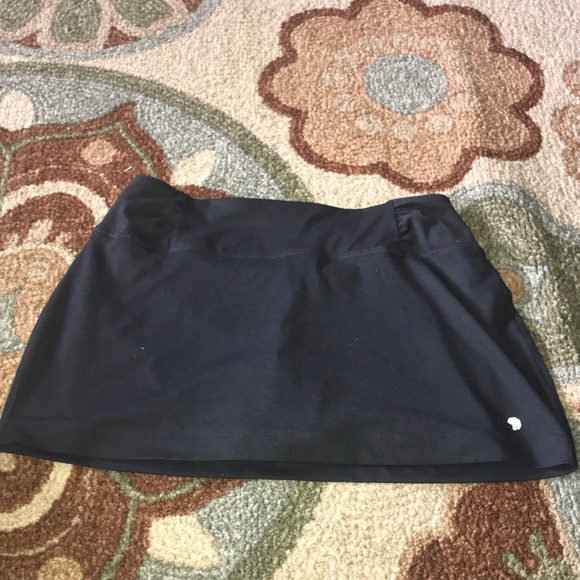 Mountain Hardwear Dresses & Skirts - EUC CUTE MOUNTAIN HARDWEAR BLACK SKORT MEDIUM